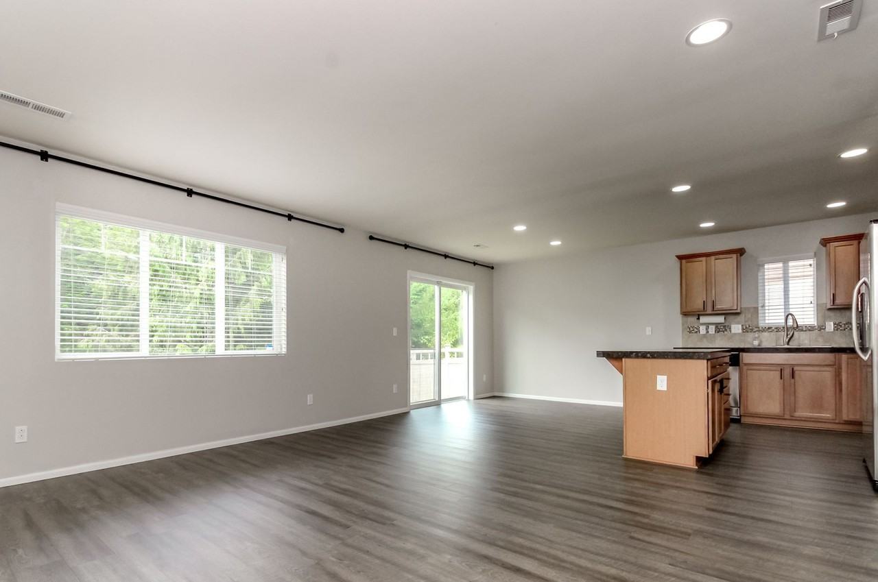 3684 London Loop Northeast - Photo 5 of 30