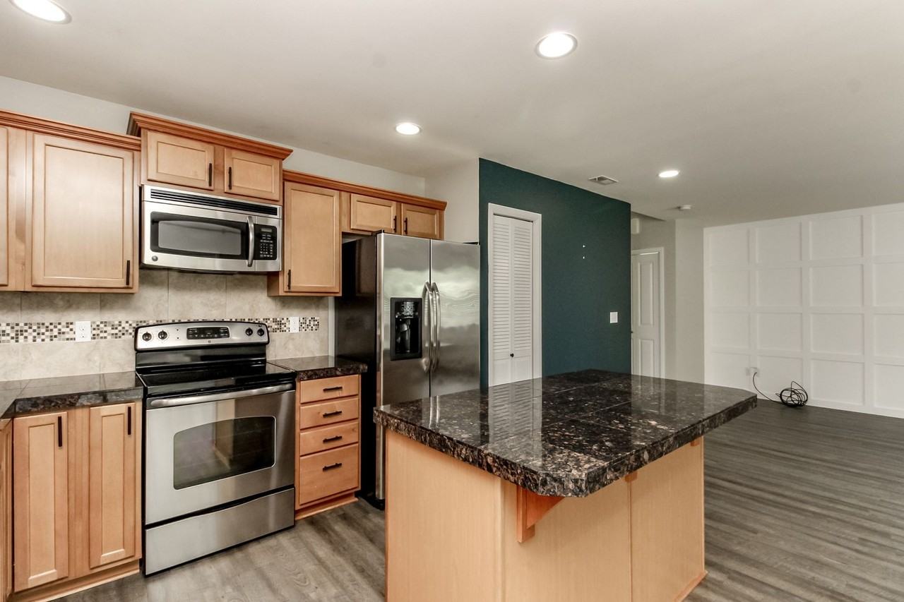 3684 London Loop Northeast - Photo 7 of 30