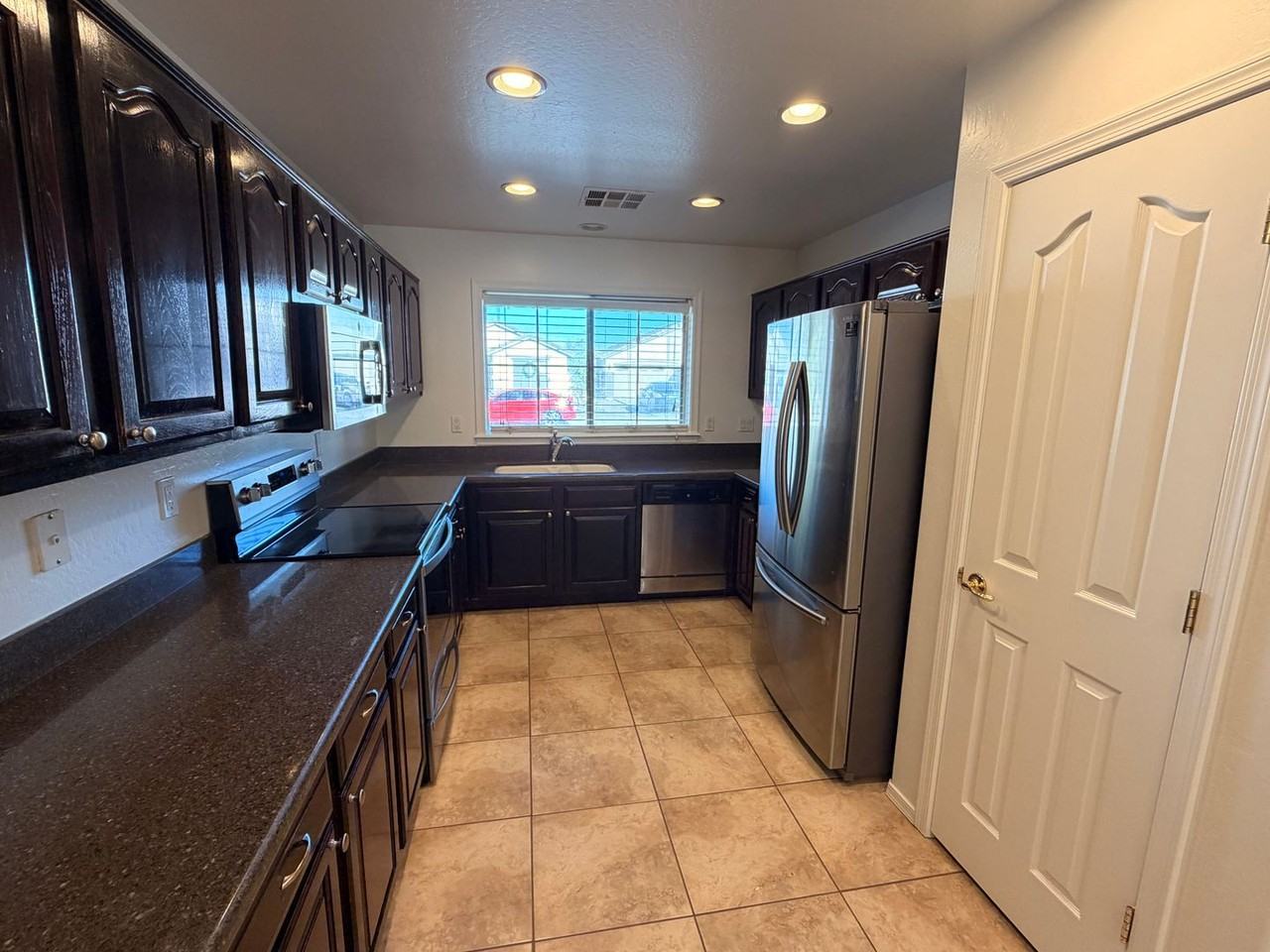 7223 West Raymond Street - Photo 5 of 24