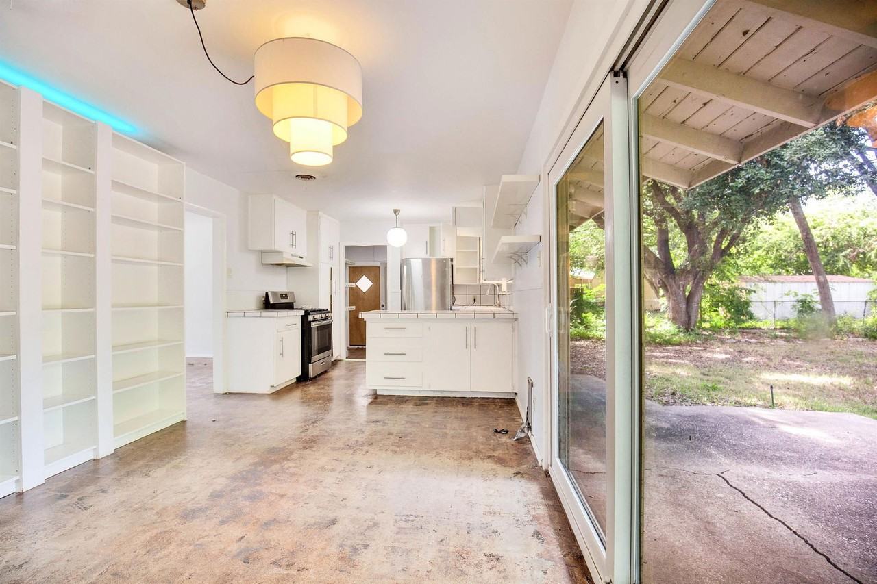 1616 Ashberry Dr - Photo 4 of 48