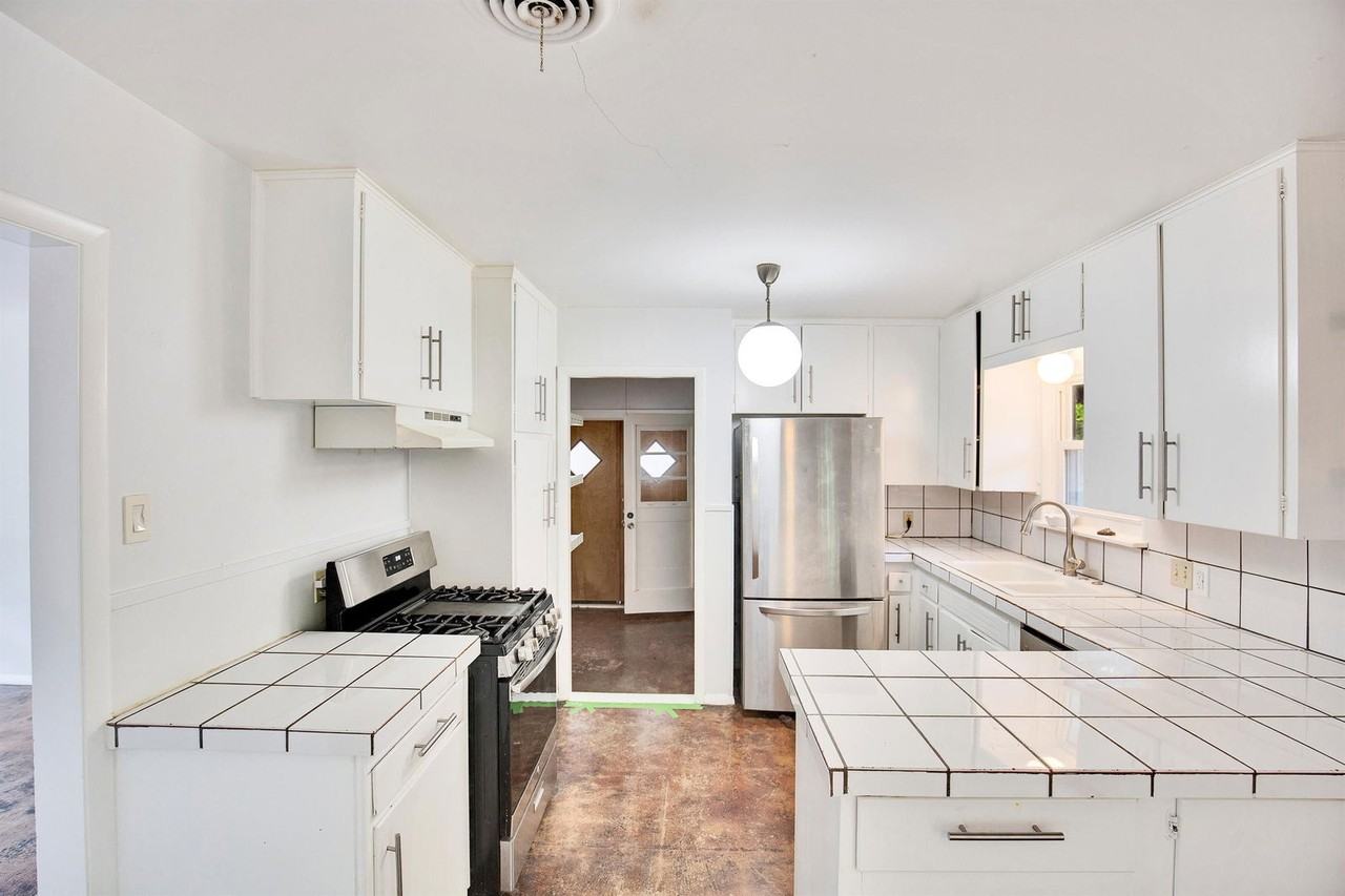 1616 Ashberry Dr - Photo 6 of 48