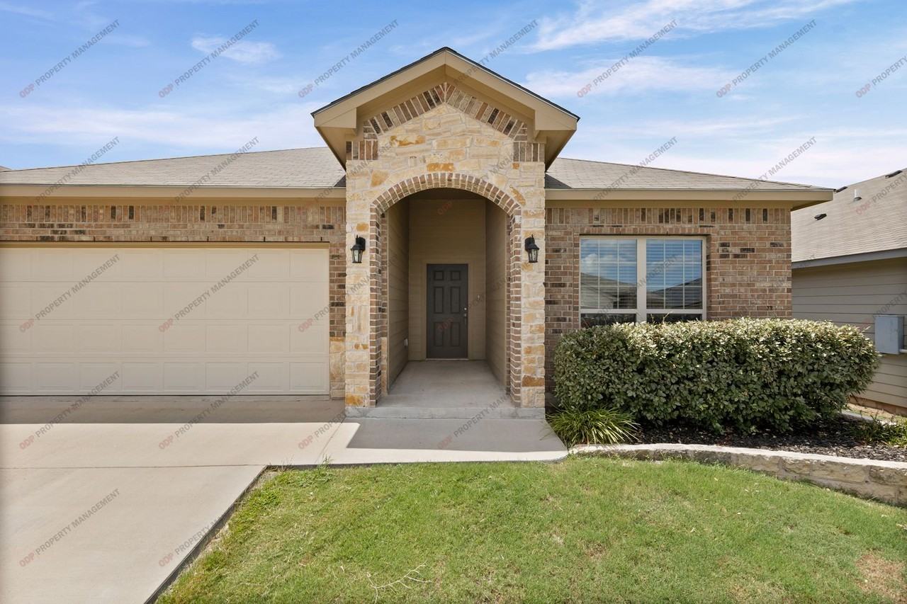 7901 Hickman Street - Photo 4 of 33