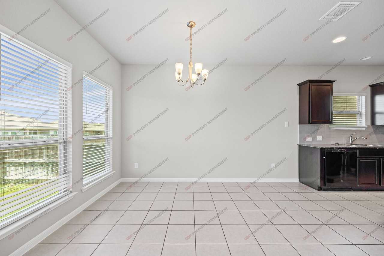 7901 Hickman Street - Photo 6 of 33