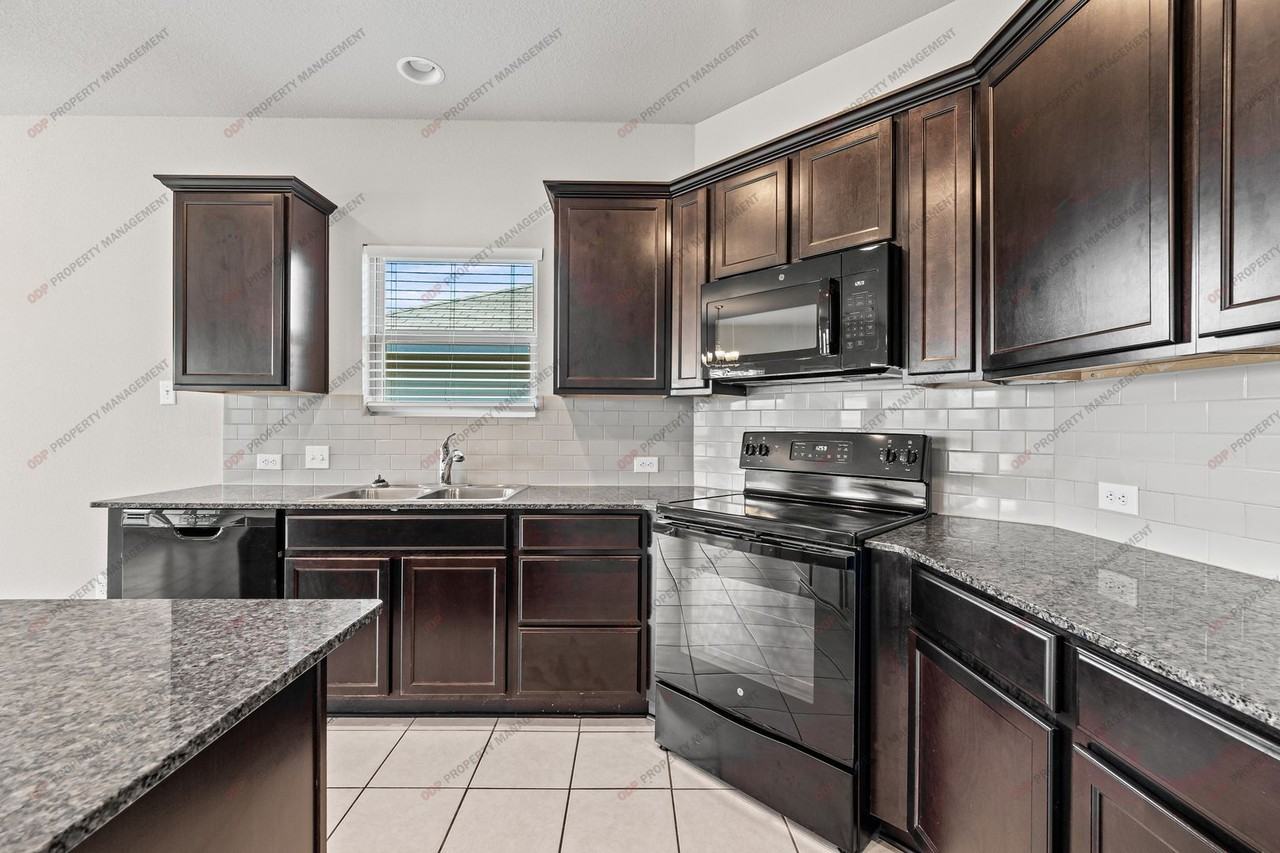 7901 Hickman Street - Photo 7 of 33