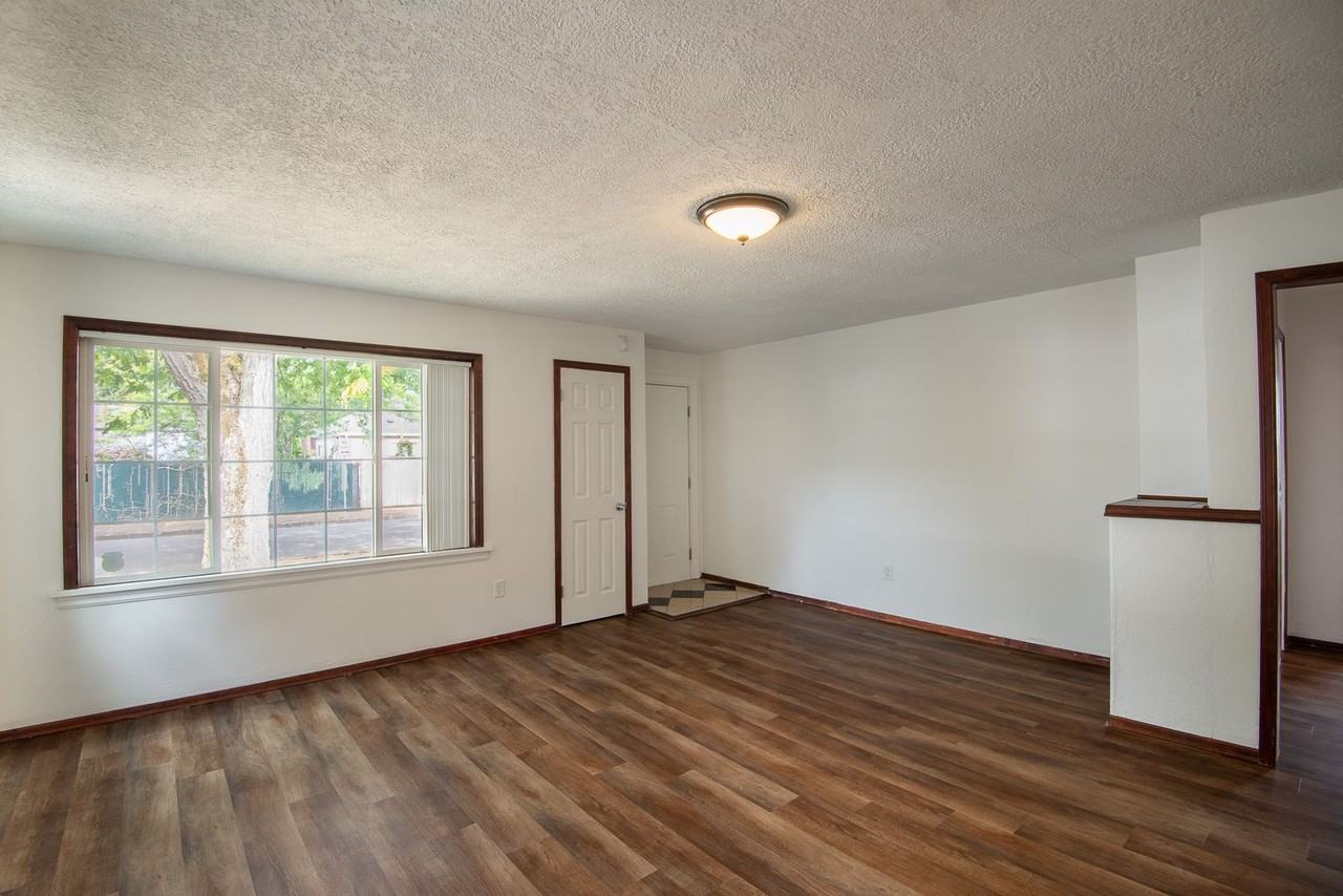 920 13th Street Northeast - Photo 4 of 27