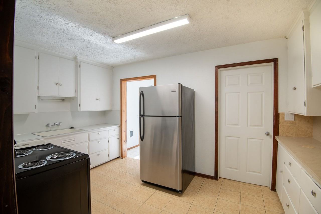 920 13th Street Northeast - Photo 5 of 27