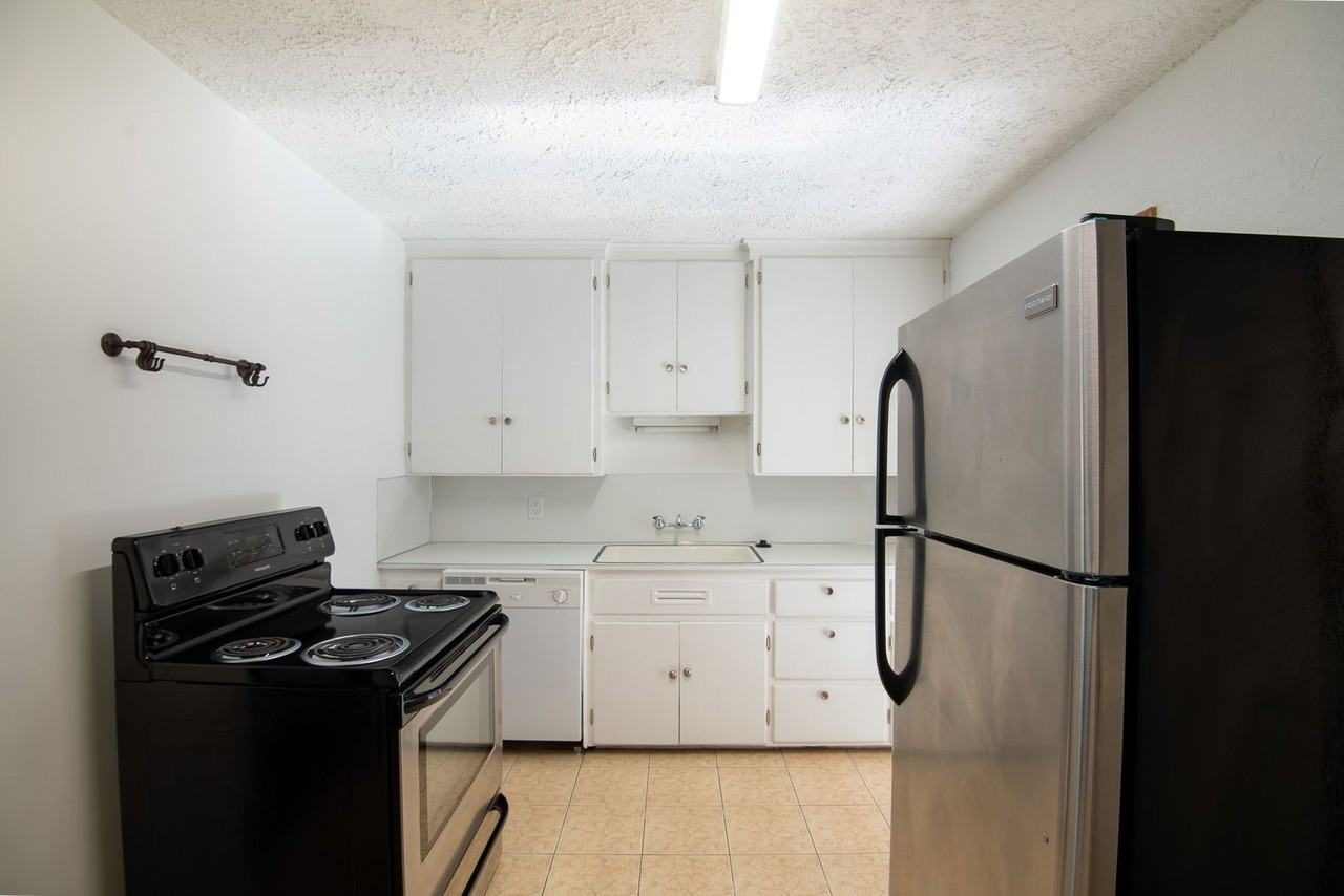 920 13th Street Northeast - Photo 6 of 27