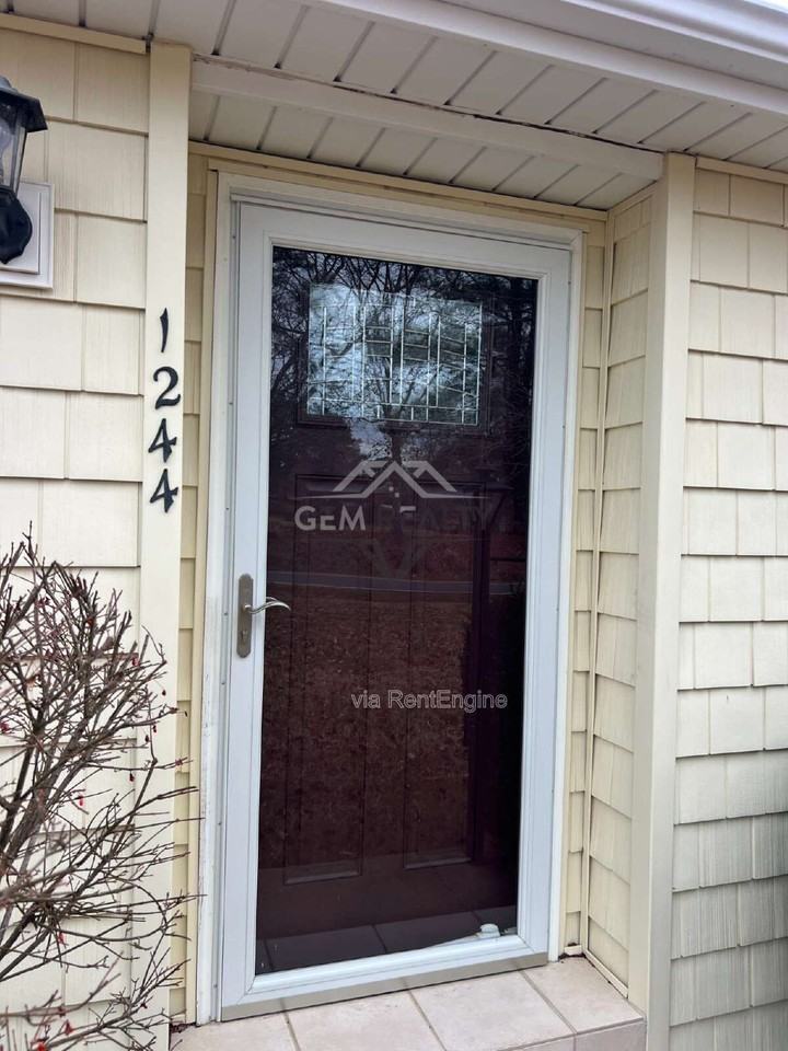 1244 Mountain View Road - Photo 4 of 47