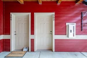 featured image of 13001 S Cromptons Ln