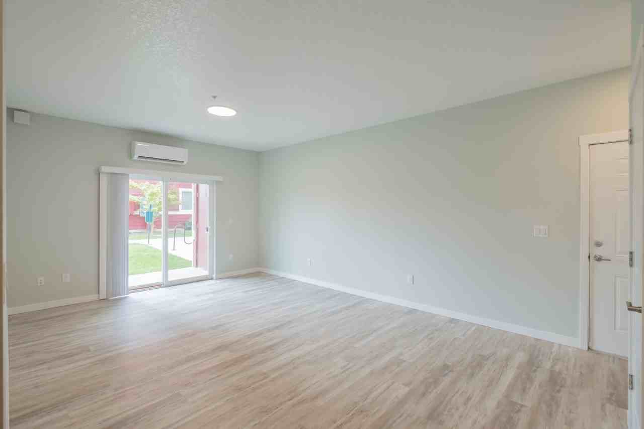 13001 S Crompton Lane - Photo 5 of 50