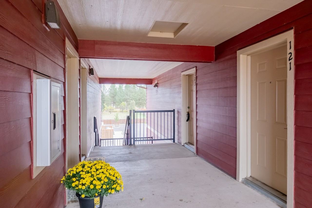 13001 S Crompton Lane - Photo 3 of 40