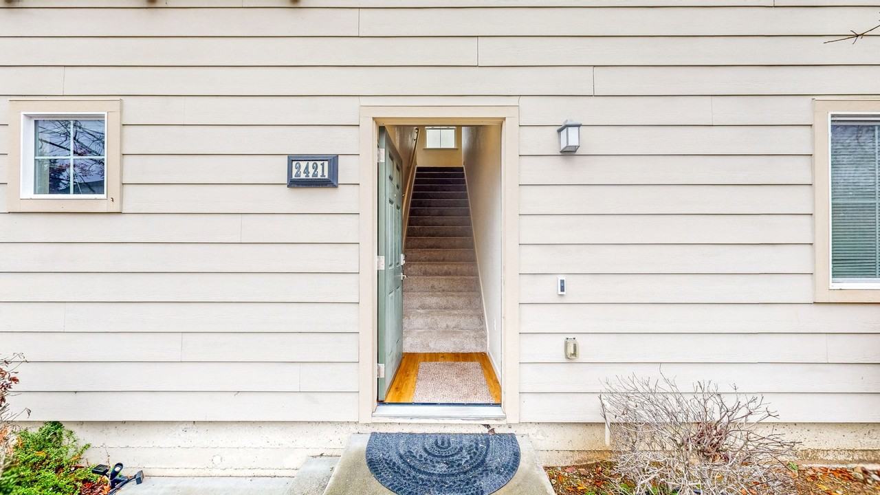 2421 North Village Drive - Photo 4 of 35