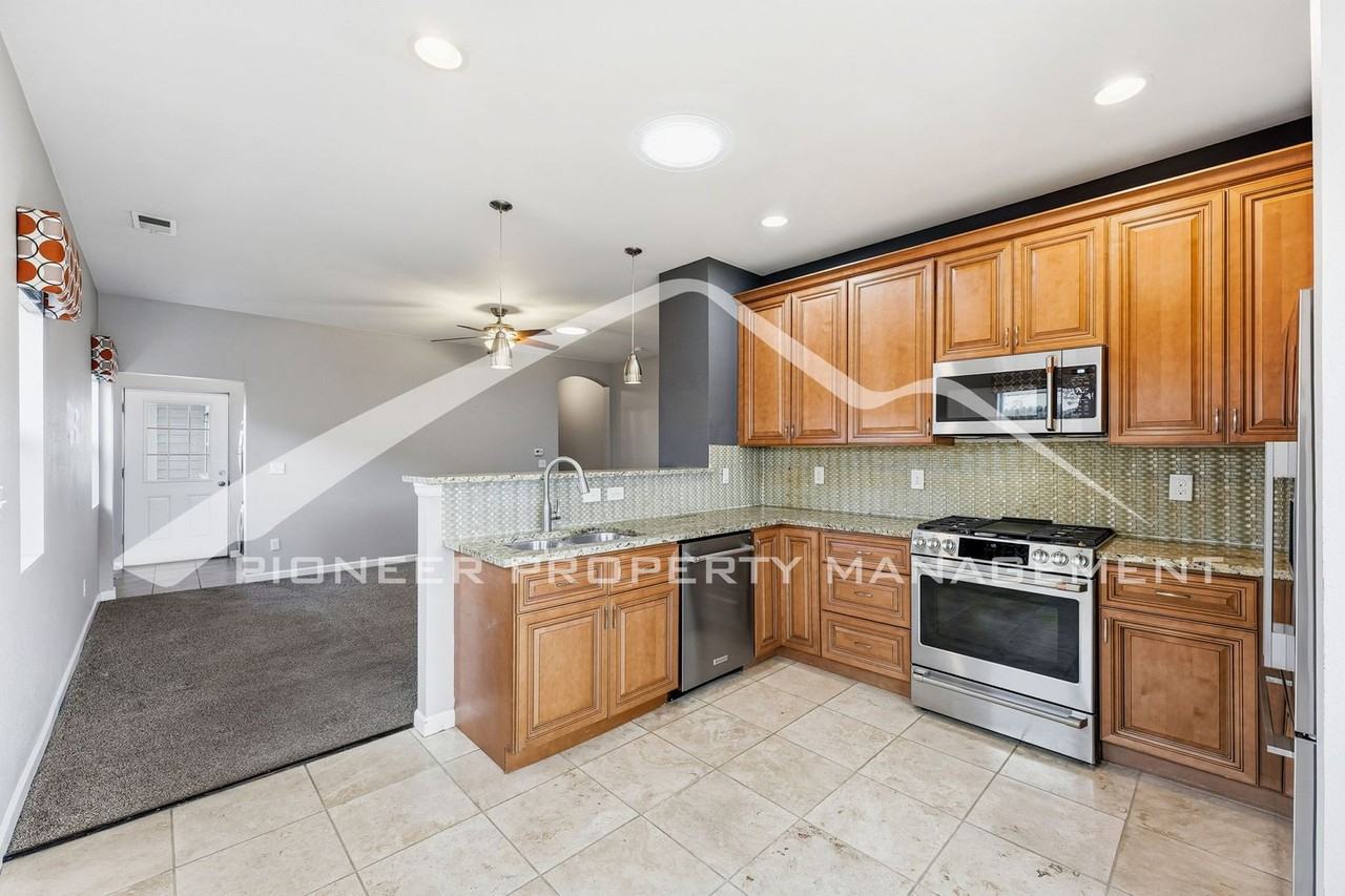 326 S Raleigh St - Photo 6 of 19