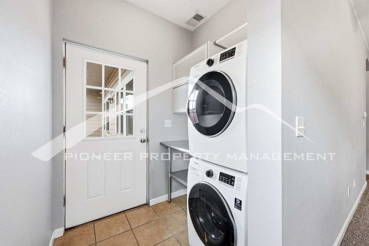 326 S Raleigh St - Photo 7 of 19