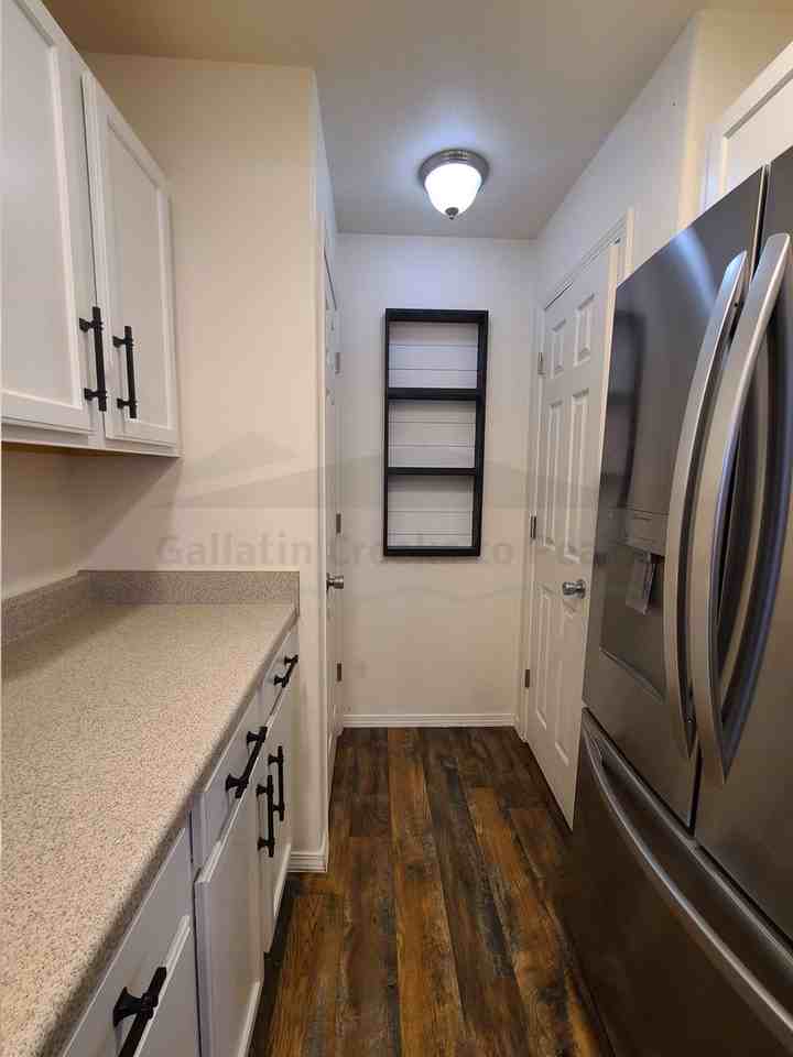 1098 Longbow Ln #H - Photo 5 of 26