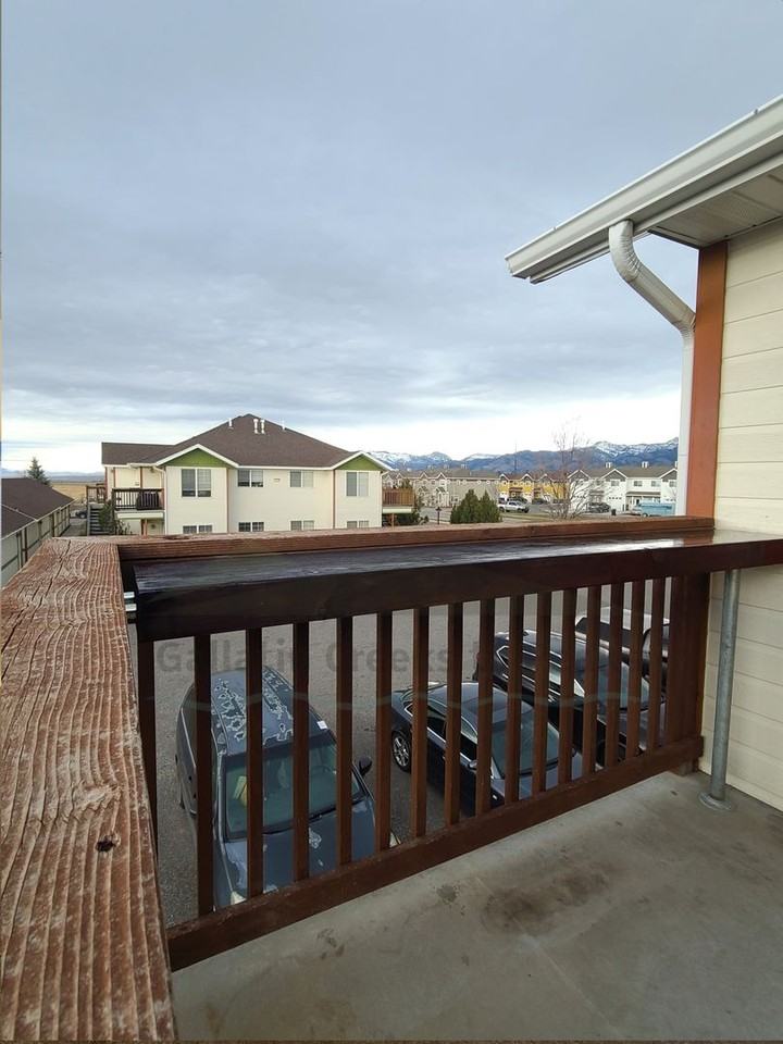 1098 Longbow Ln #H - Photo 7 of 26