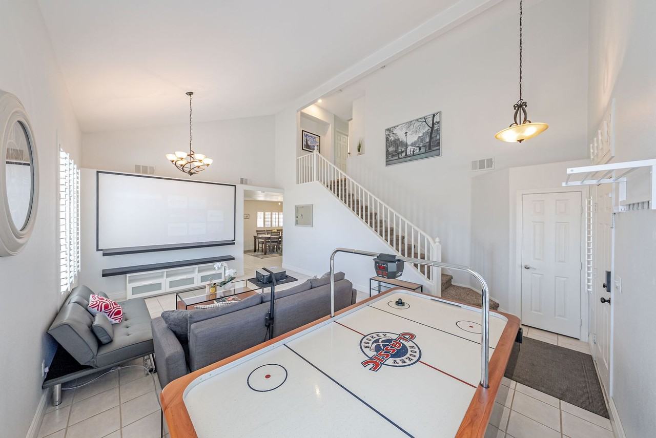 9411 Pioneer Avenue - Photo 2 of 18