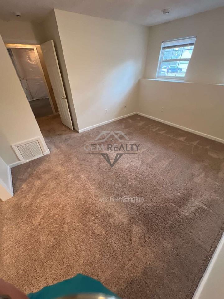 8911 Leeds Court - Photo 2 of 20