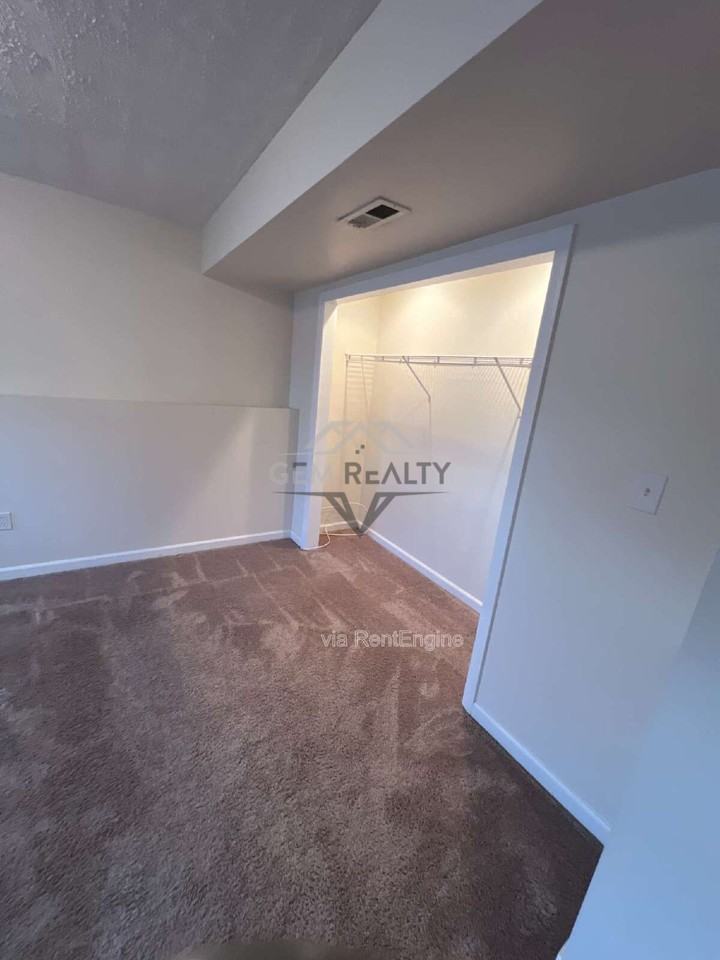 8911 Leeds Court - Photo 3 of 20