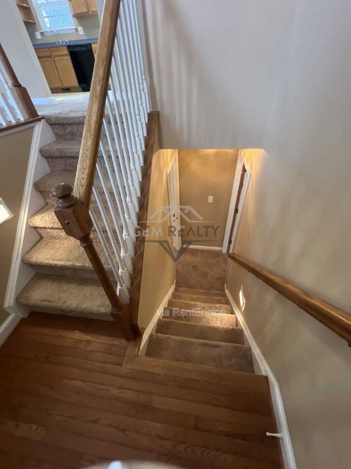 8911 Leeds Court - Photo 5 of 20