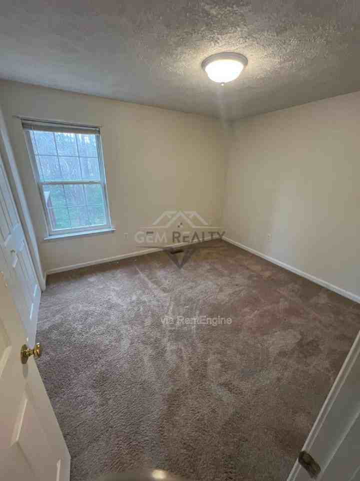8911 Leeds Court - Photo 7 of 20