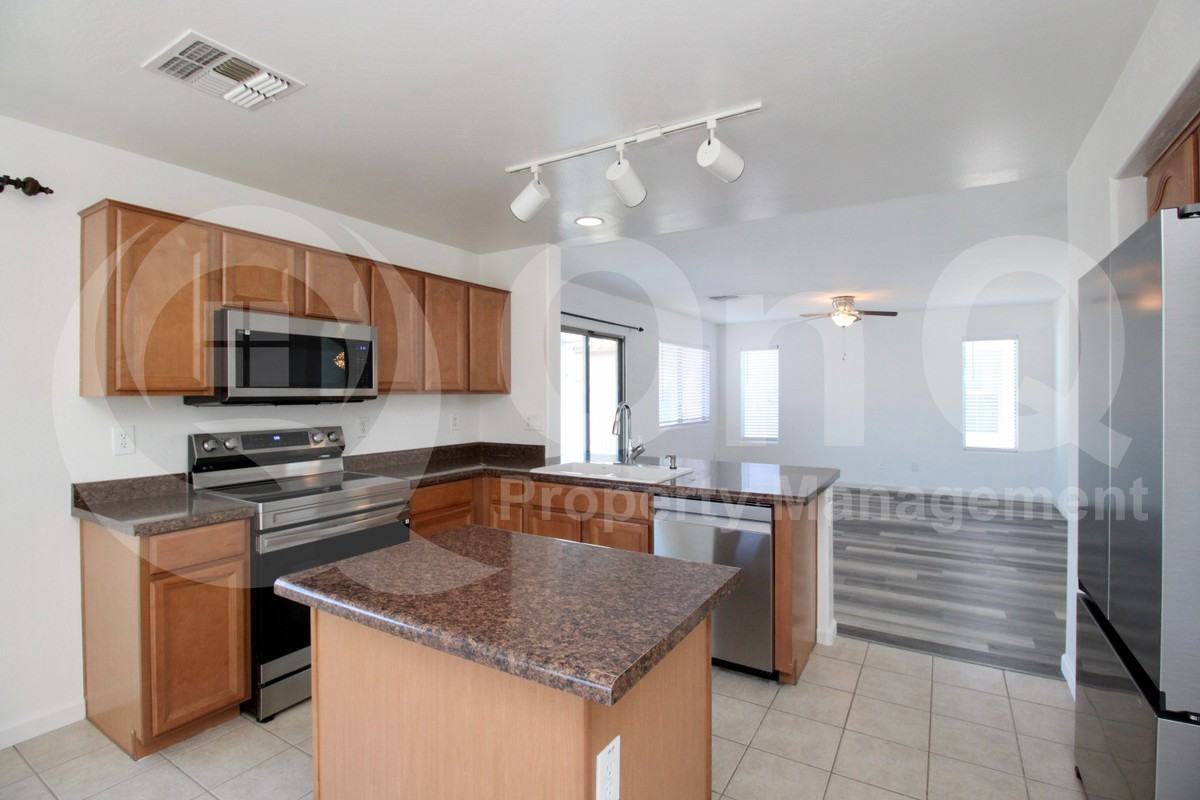 40328 W Sanders Way - Photo 3 of 25