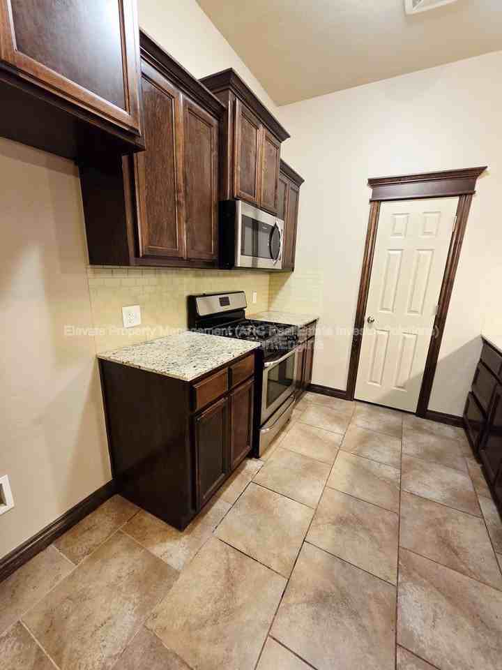 2302 Kintyre Rd - Photo 6 of 17