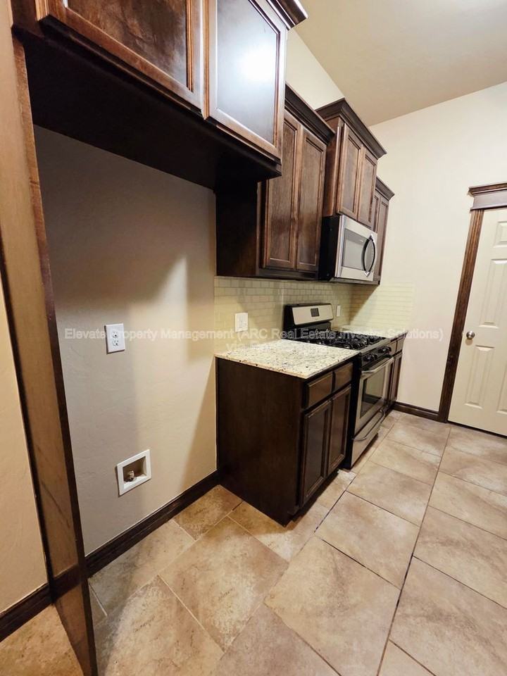 2302 Kintyre Rd - Photo 7 of 17