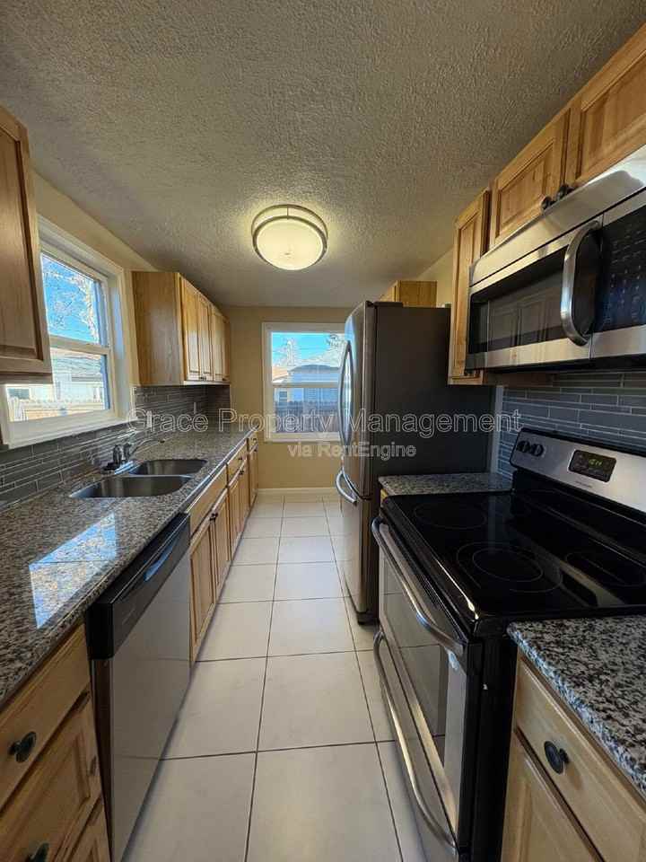 4925 Clay Street - Photo 6 of 22