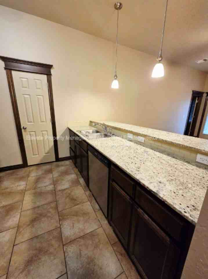 2215 Kintyre Rd - Photo 5 of 14