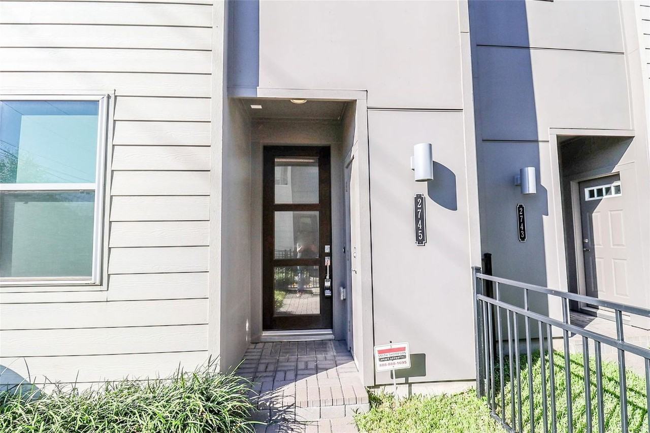 2745 Clinton Drive - Photo 2 of 32