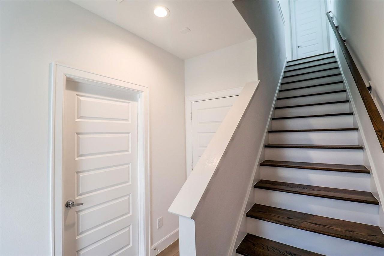 2745 Clinton Drive - Photo 3 of 32