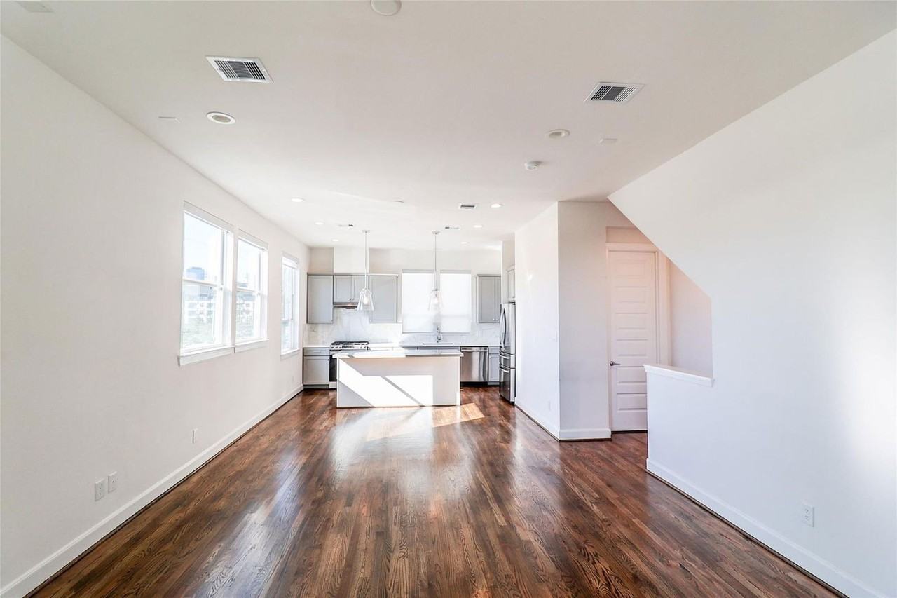 2745 Clinton Drive - Photo 5 of 32