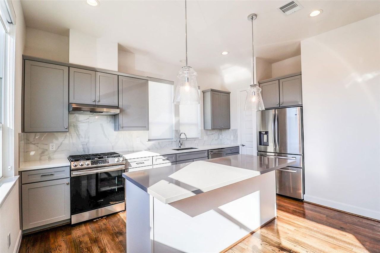 2745 Clinton Drive - Photo 7 of 32