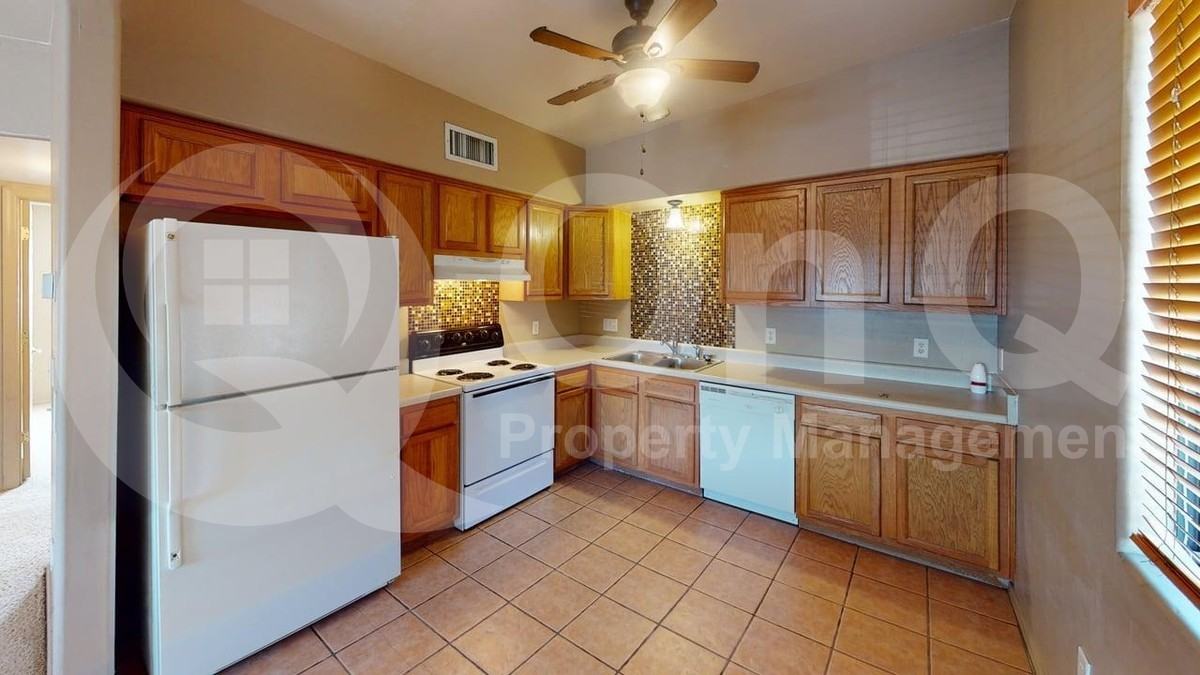 4011 North Stone Avenue #1 - Photo 7 of 11