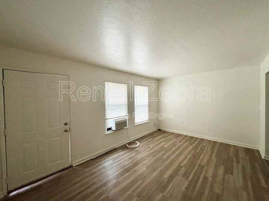 641 M Street - Photo 4 of 19