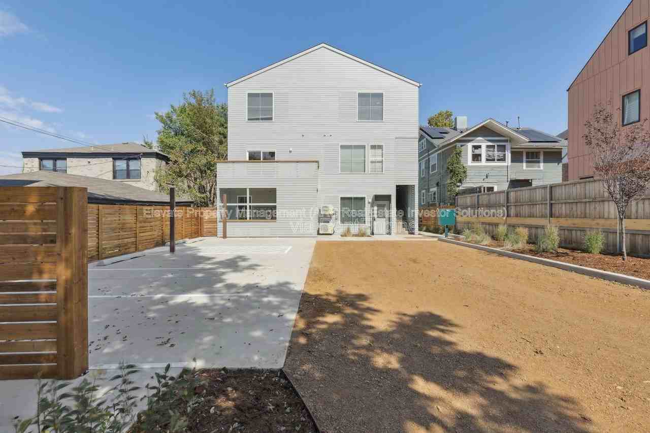 1624 Nw 17th St #301 - Photo 4 of 12