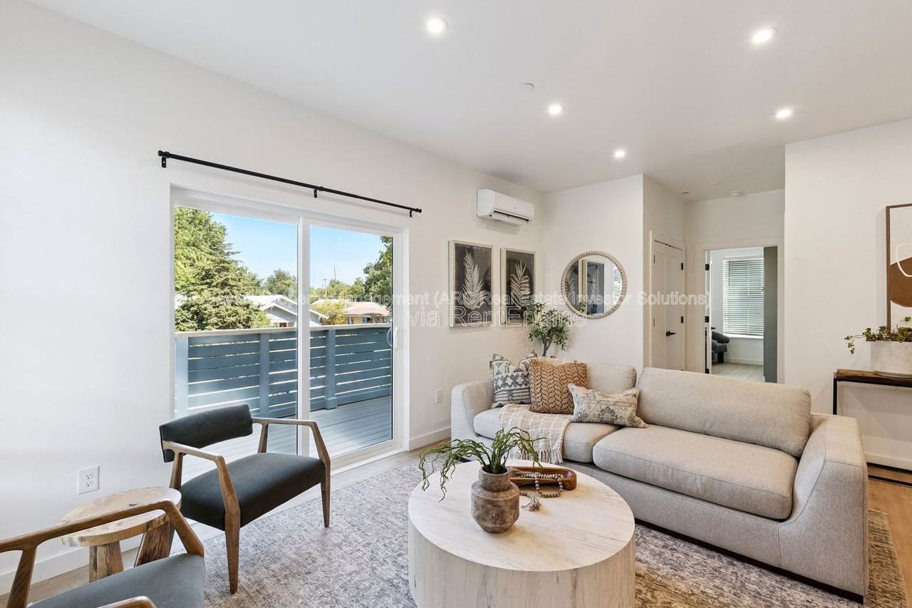 1624 Northwest 17th Street #201 - Photo 2 of 20