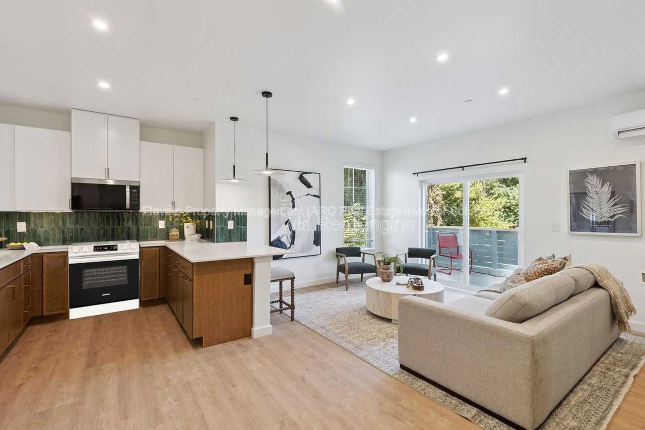 1624 Northwest 17th Street #201 - Photo 3 of 20