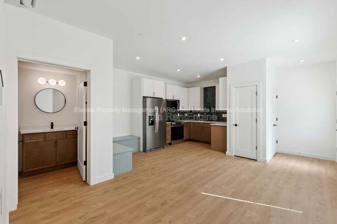 1624 Nw 17th St #103 - Photo 2 of 27