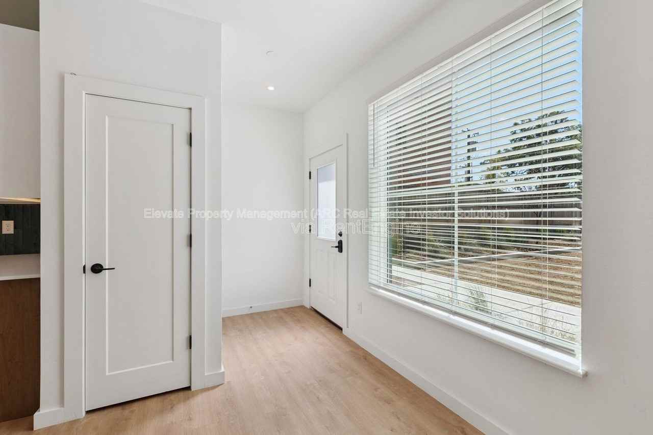 1624 Nw 17th St #103 - Photo 4 of 27