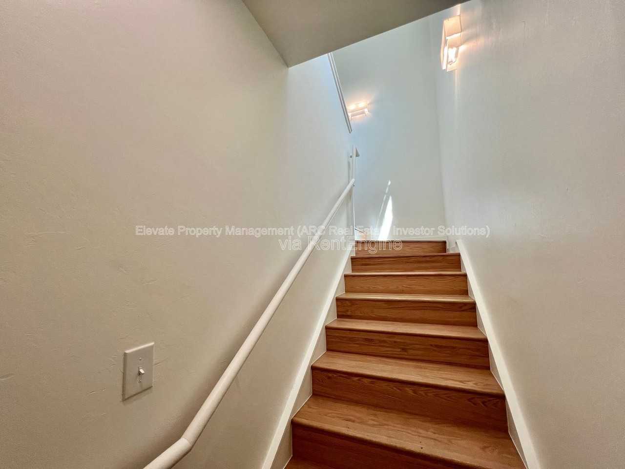 216 E Hurd St #200 - Photo 2 of 16