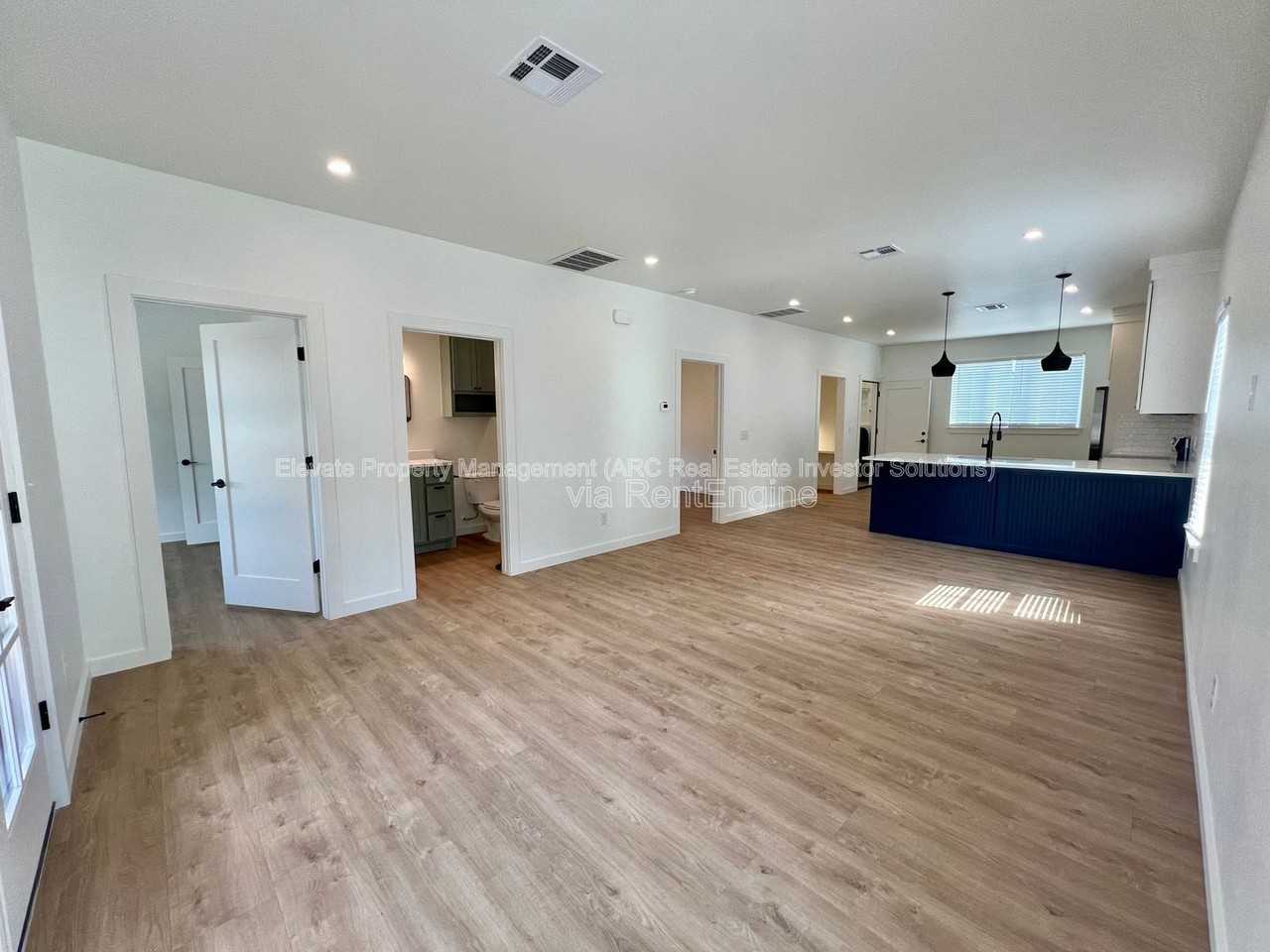 216 E Hurd St #200 - Photo 6 of 16