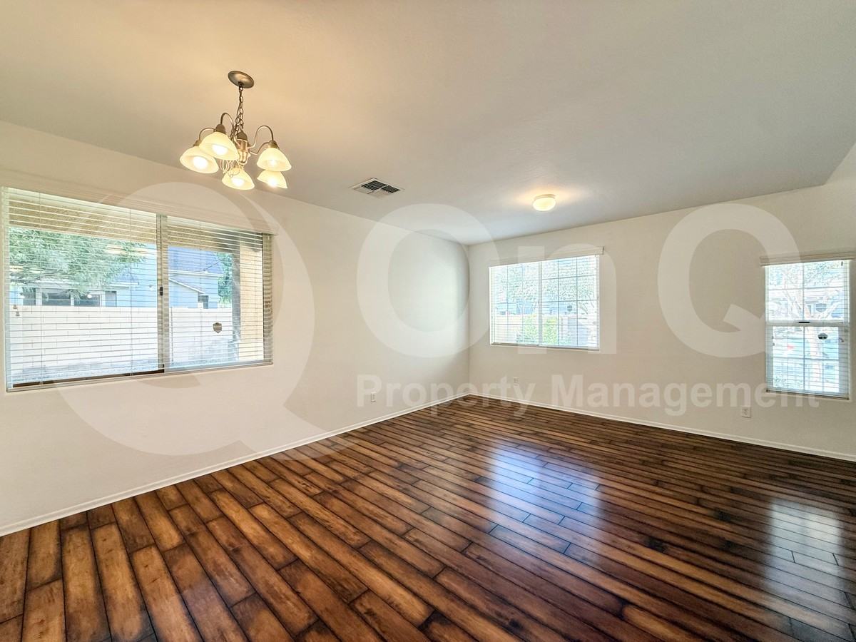 2209 E Pecan Rd - Photo 7 of 31