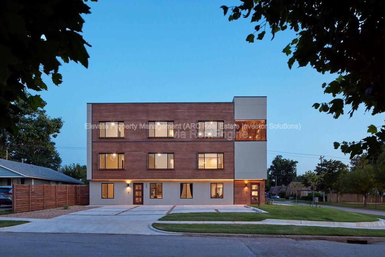 844 Nw 43rd St #201 - Photo 3 of 34