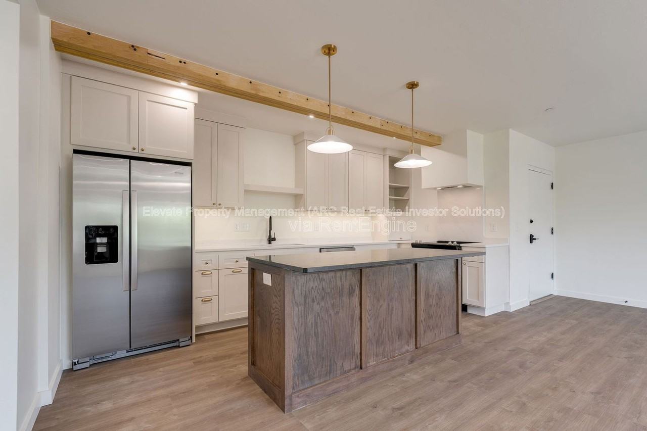 844 Nw 43rd St #201 - Photo 5 of 34