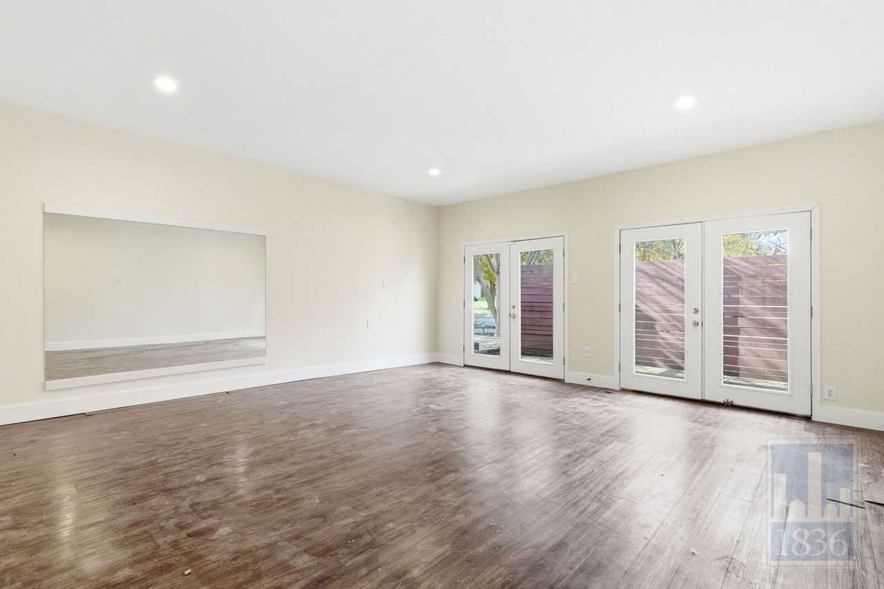 6809 Columbia Drive - Photo 7 of 50