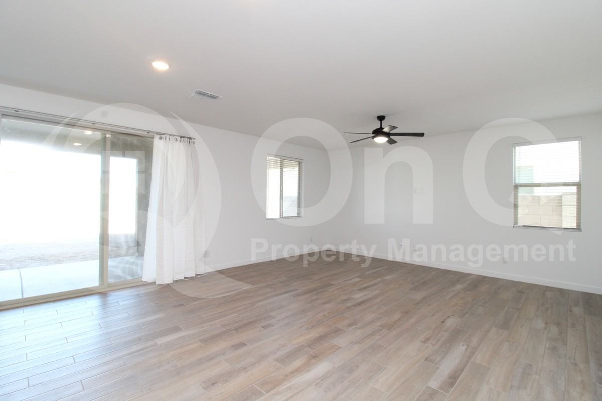 17984 West Vogel Avenue - Photo 6 of 23