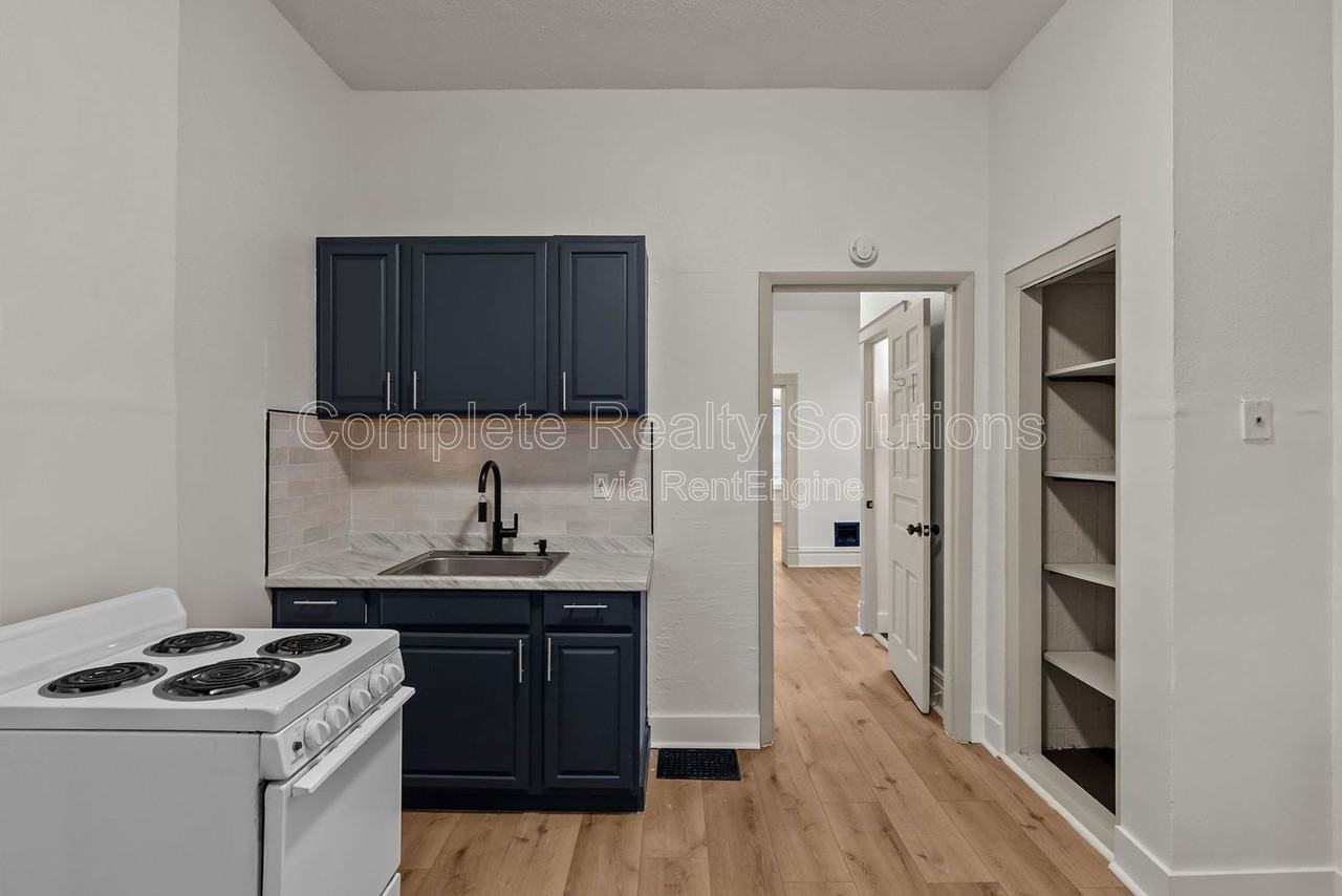 4427 South 38th Street - Photo 3 of 26