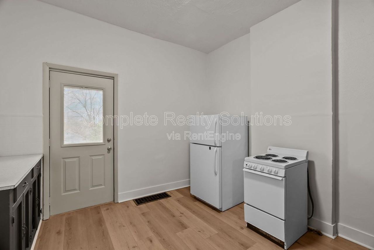 4427 South 38th Street - Photo 4 of 26